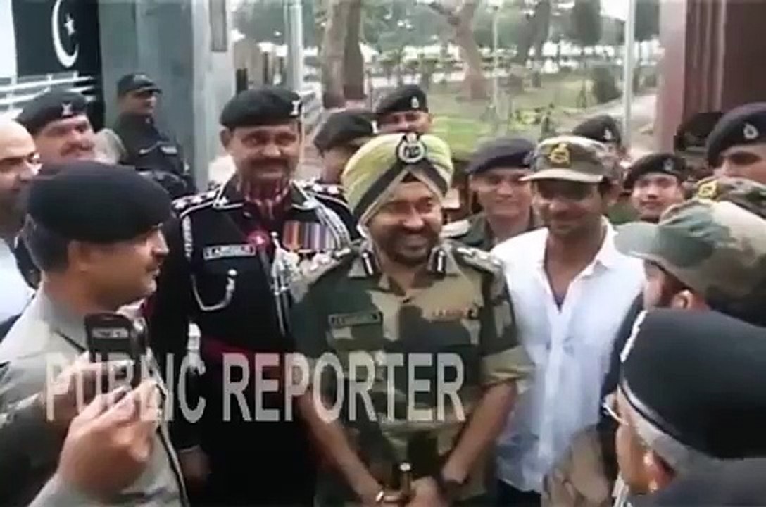 Kapil Sharma At Wagah Border With Pakistani Soldier