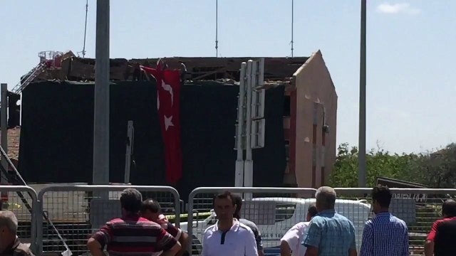 Teröre Lanet Olsun Siz Yıkarsınız Biz Bayrak Diker, Vatan severiz