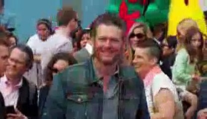 Blake Shelton and Gwen Stefani's Deep Romance   Splash News_(320x240)