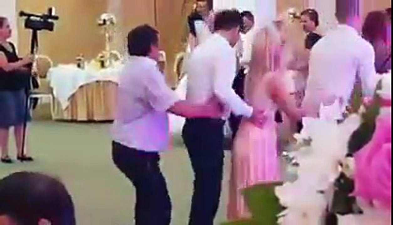 Bir Garip Penguen Dansı