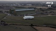 Maior aeronave do mundo levanta voo na Inglaterra