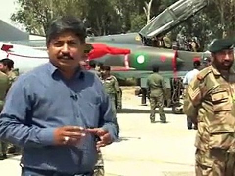 Watch How Amazingly Pakistani Air Force Pilot Lands F-16 Fighter Jet On Motorway