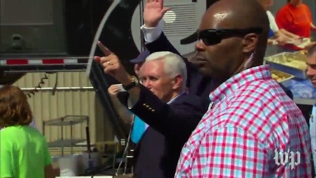 Trump signs autographs in Louisiana