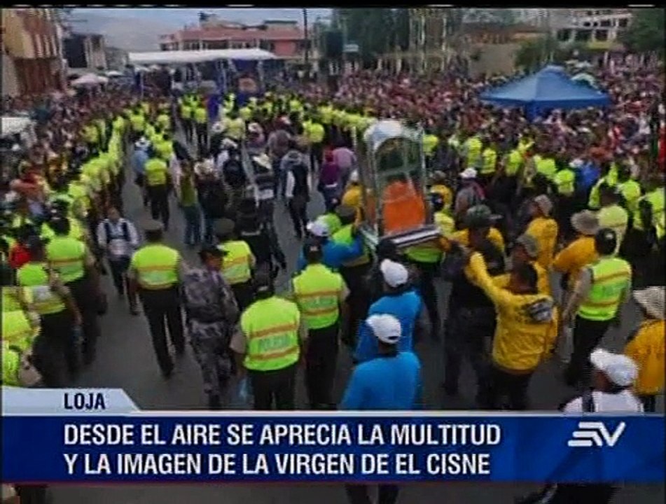 Unos 900 mil fieles acompañan en primeros días...