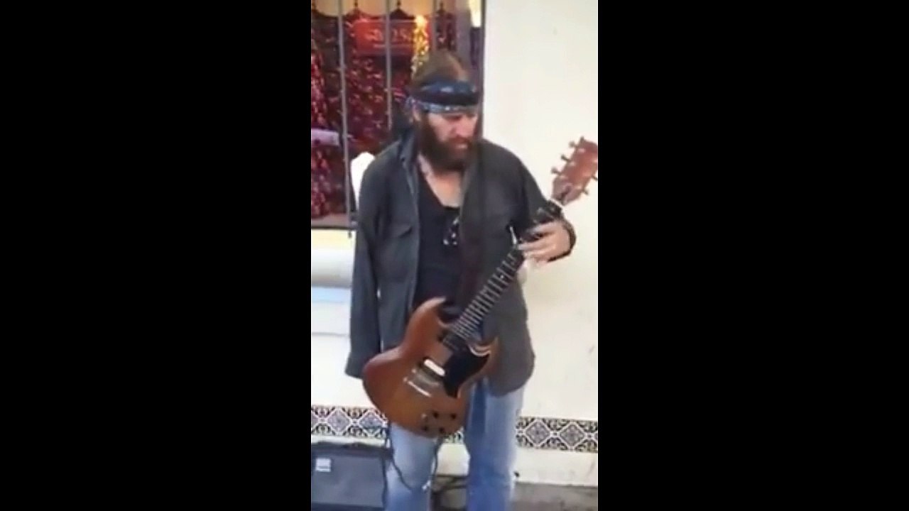 el mejor guitarrista callejero
