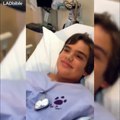 Il est à l'hôpital, mais quand il ouvre la bouche, sa mère éclate de rire!