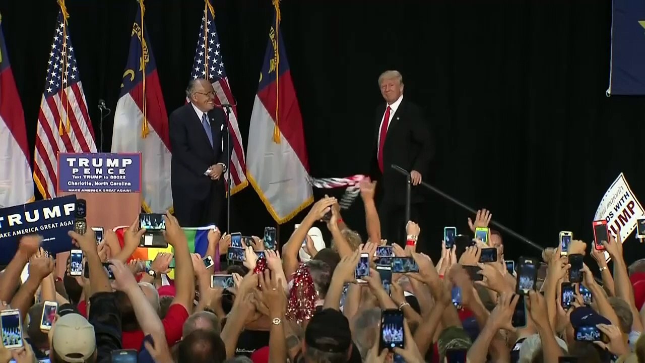 Trump äußert Bedauern über seine harsche Wortwahl