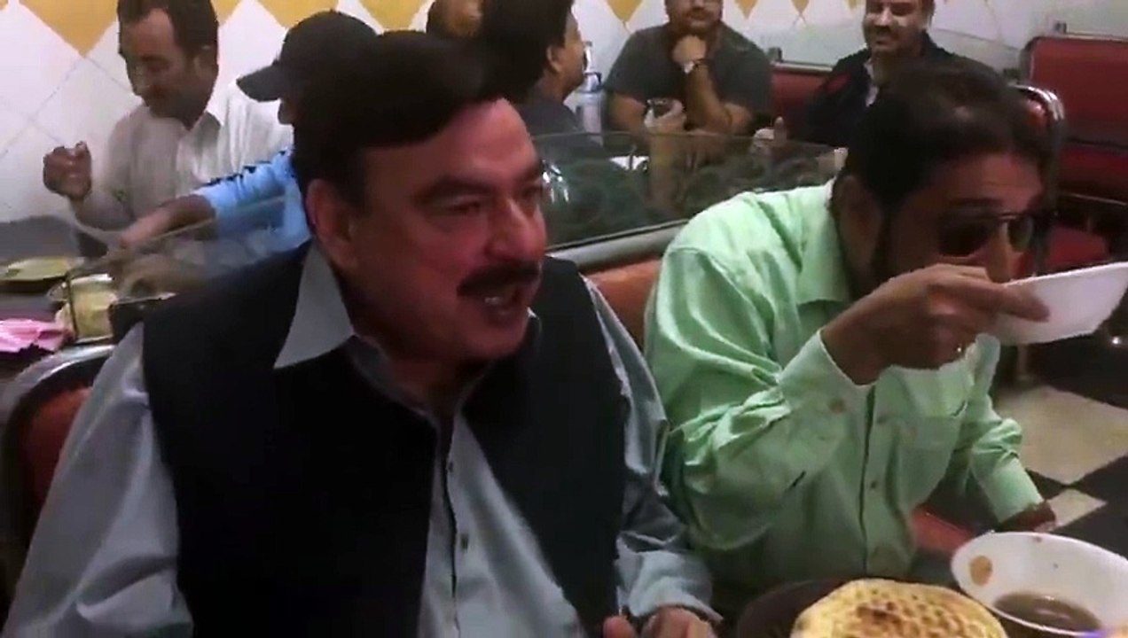 Sheikh Rasheed Having Yakhni