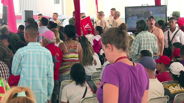 Maduro augmente de 40% le salaire minimum, la veille d'une grève