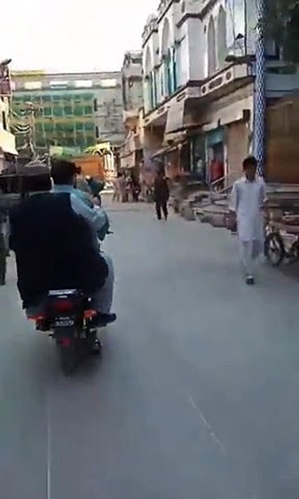 Sheikh Rashid jalsa gah kaisay ponchay- dekhain