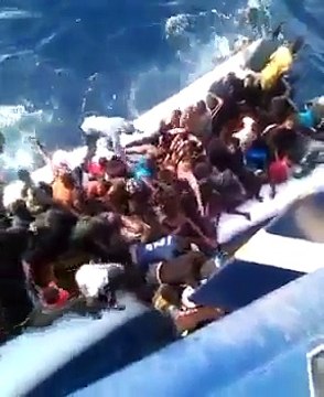 فيديو مريع بحار تونسي يلتقط مشاهد غرق مهاجرين غير شرعيين على المباشر