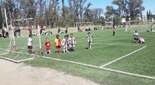 En plein match, ces deux enfants montrent un bel exemple de fair-play qui laissera le stade sans voix