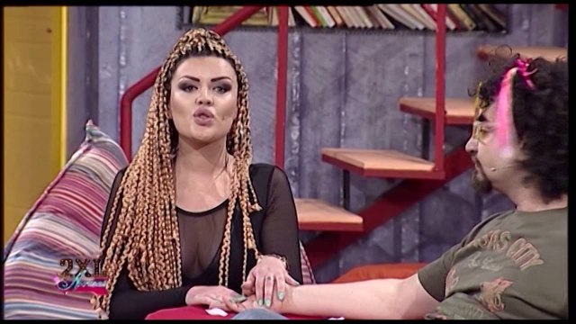 RIKTHEHET SOT NE MBREMJE NE EKRANIN E VIZION PLUS SPEKTAKLI I HUMORIT APARTAMENTI 2XL LAJM