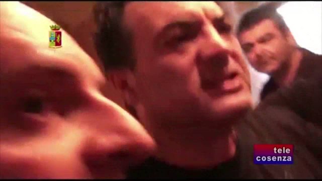 KAPET NGA POLICIA ITALIANE I FSHEHUR MBI DOLLAP BOSI I ARRATISUR I NDRANGHETA LAJM