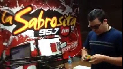 Armando cubo a ritmo de Los Ángeles Azules