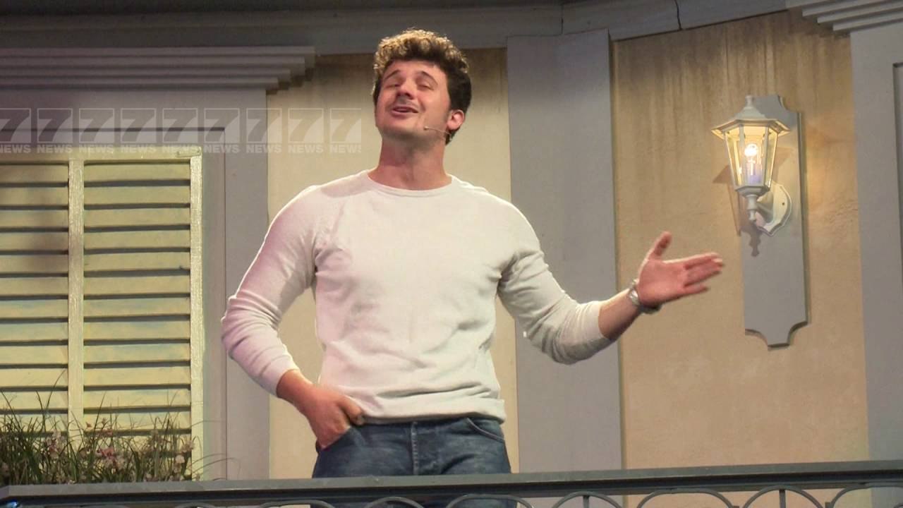 RIKTHEHET SPEKTAKLI I HUMORIT «AL PAZAR» - News, Lajme - Kanali 12