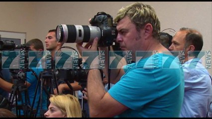 KOTZIAS KRITIKON KOMISIONERIN HAHN, NUK KA ÇESHTJE ÇAME - News, Lajme - Kanali 7