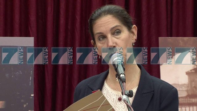 NJE JAVE KUSHTUAR DRITERO AGOLLIT, LEXIME POEZISH DHE EKSPOZITA - News, Lajme - Kanali 7