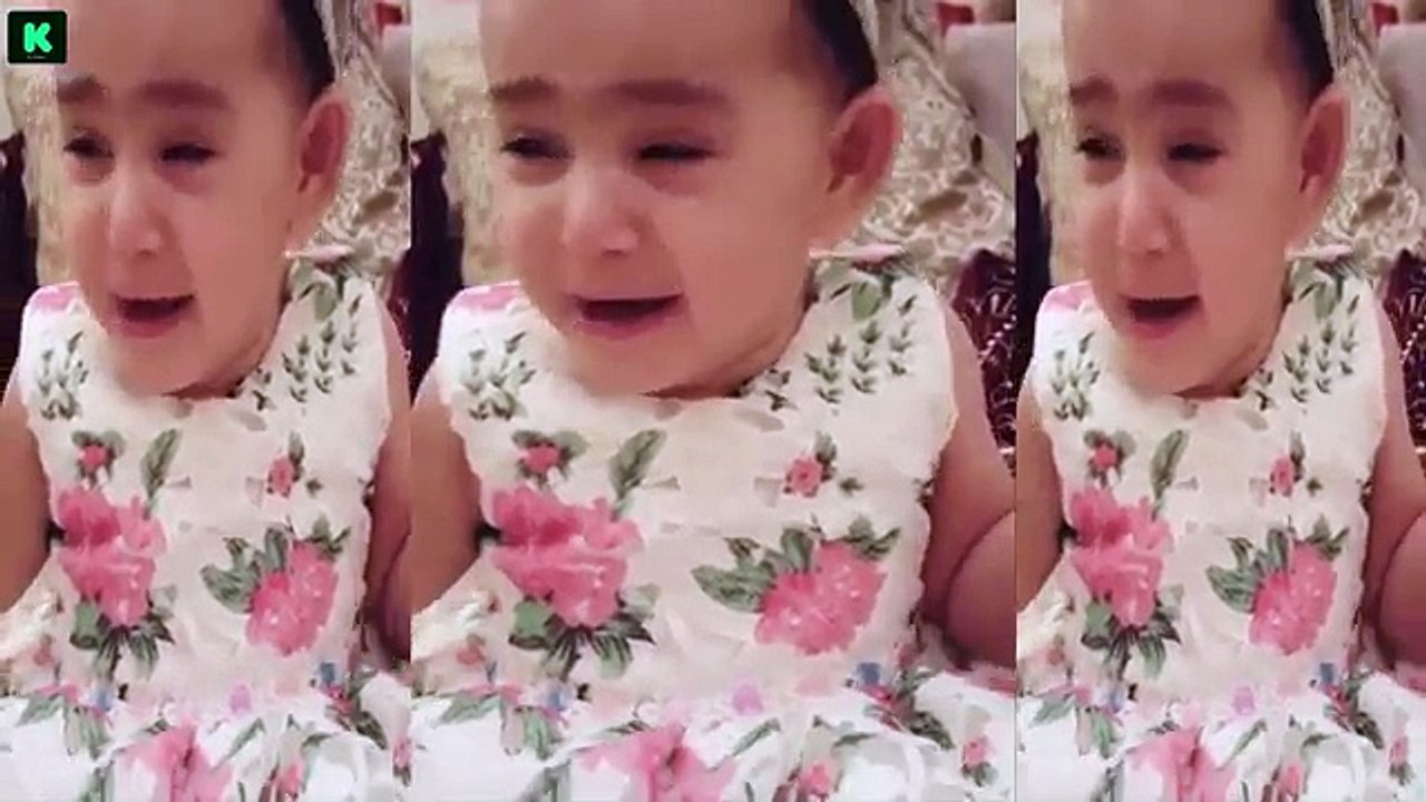 Ayeza Khan Cute daughter Weeping