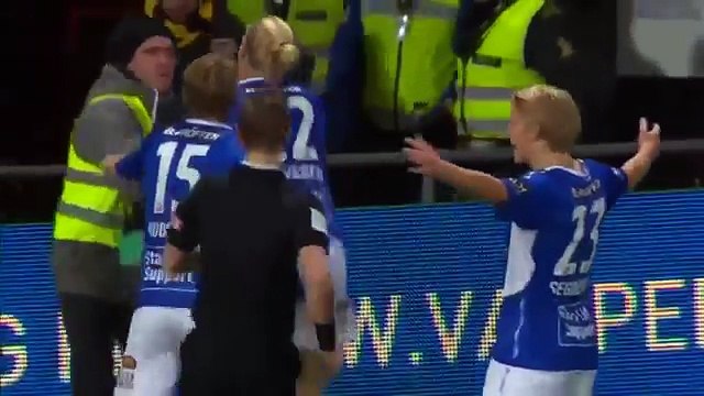 Denny Antwi gets Punched by fan after scoring - ends up getting Yellow Card For nothing