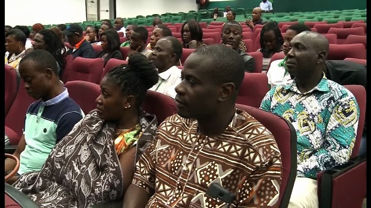 Culture/Bouaké: La troupe N'zraman joue la pièce "On se chamaille pour un siège"