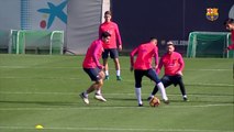 Neymar engana Messi e Suárez com toque de letra durante treino do Barça