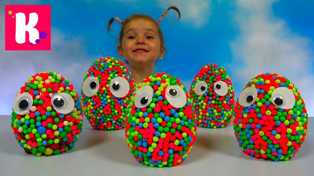 Игрушки и конфеты таракан и бутылка 7Up в больших яйцах с глазами Toys & candy 7Up bottle in eggs