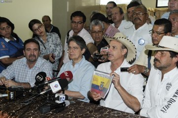 Paul Olsen entrega proyecto agrícola a Guillermo Lasso