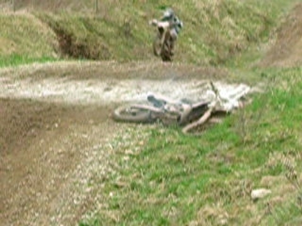 crasch moto cross yz 125 terre chute