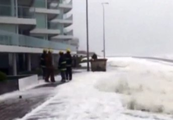 Fuertes vientos golpean fuertemente las costas de Uruguay