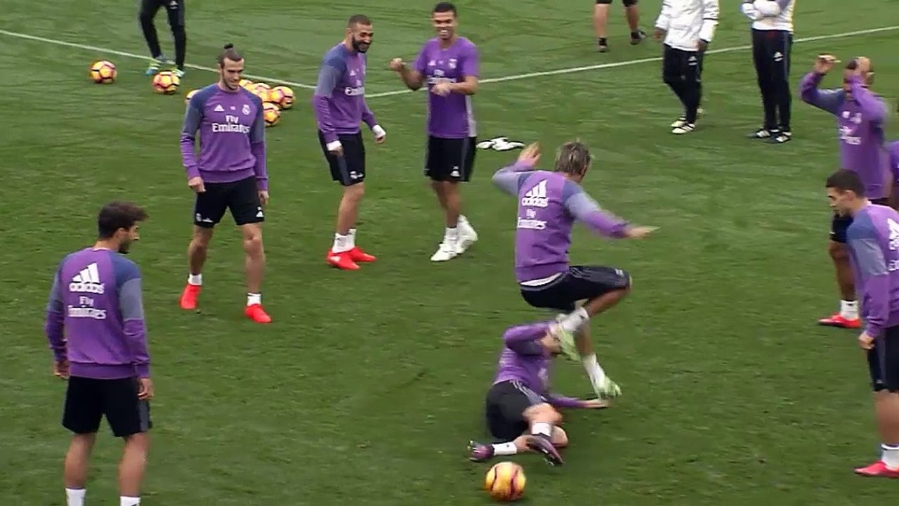 Real Madrid - Quand Ronaldo se fait chambrer par ses coéquipiers