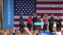 Hillary Clinton, Iowa Eyaletinin Cedar Rapids Kentinde Düzenlenen Seçim Kampanyasına Katıldı