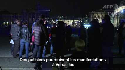 Des policiers poursuivent les manifestations à Versailles