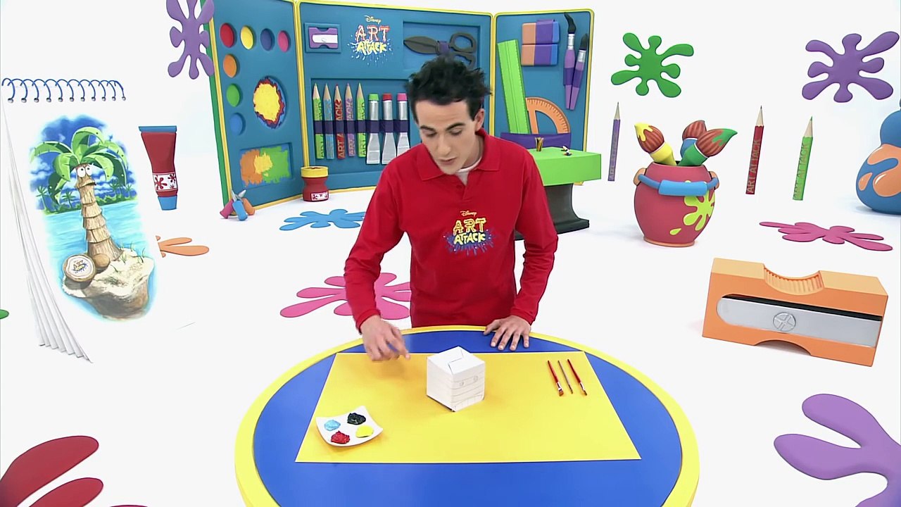 Disney Junior - Art Attack : Distributeur de feuilles - En Français