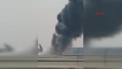 ABD'de Yolcu Uçağı Havalanacağı Sırada Alev Alev Yandı