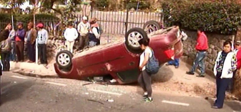 Choque de tres vehículos deja varios heridos