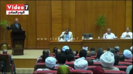 بالفيديو..محافظ أسوان غاضبا: "أنا اللى فرجت محلب على مشاكلنا" ومحلب يرد: نقلت المعلومة بكل أمانة..