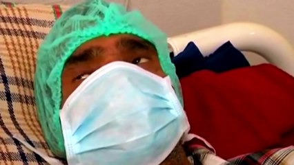 Un Indien avale 40 couteaux