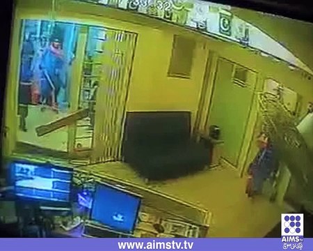 ایم کیو ایم کے کارکنان کی گارڈز سے اسلحہ چھیننے کی سی سی ٹی وی فوٹیج