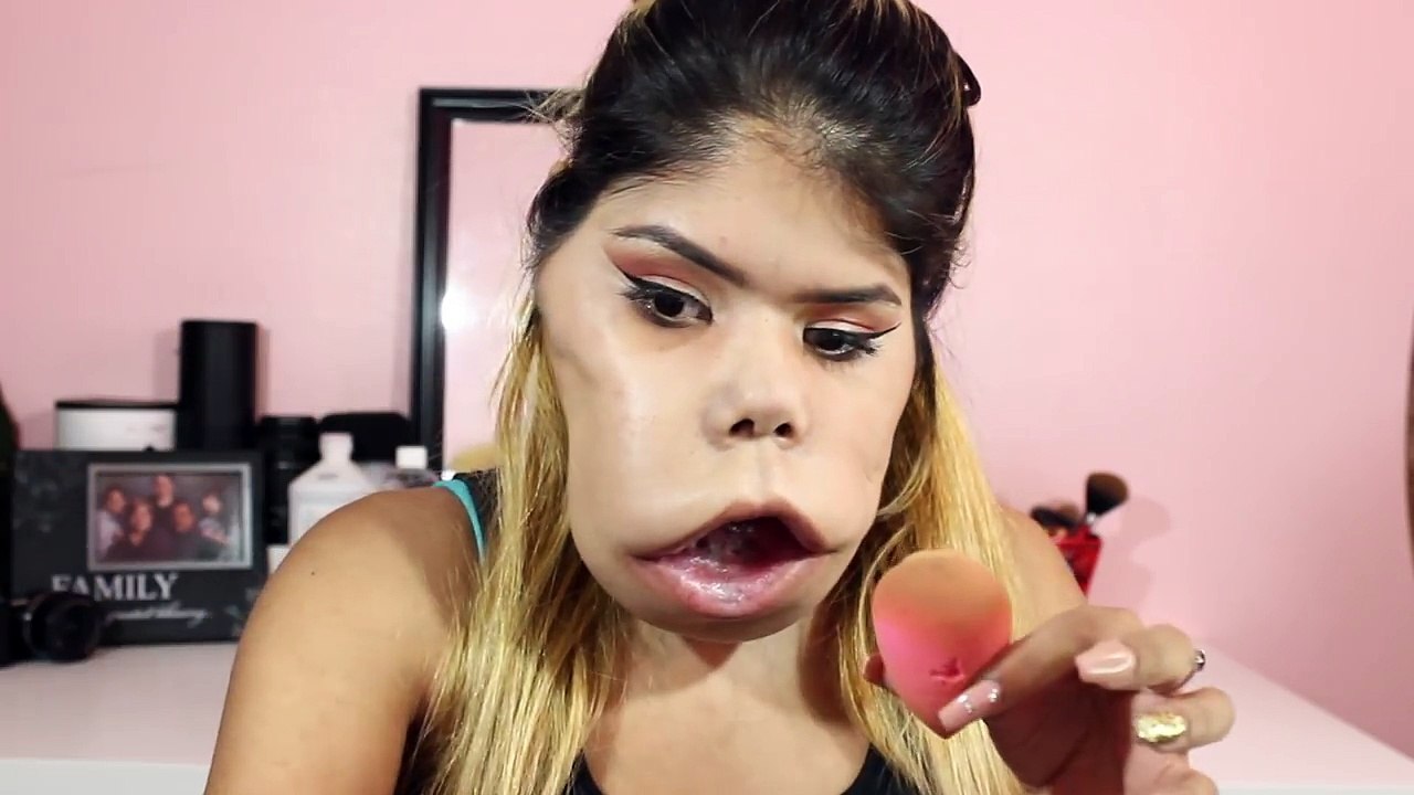 Atteinte d'une tumeur au visage, Marimar Quiroa réalise des tutos beauté qui font le buzz