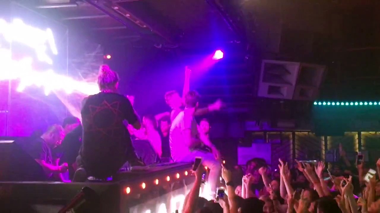 The Chainsmokers and Halsey LIVE at Marquee in NYC! Closer - Colors !