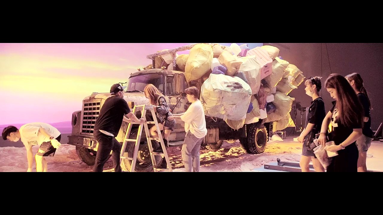 [ENG SUB] 160808 BLACKPINK - '붐바야'(BOOMBAYAH) MV BEHIND THE SCENES​