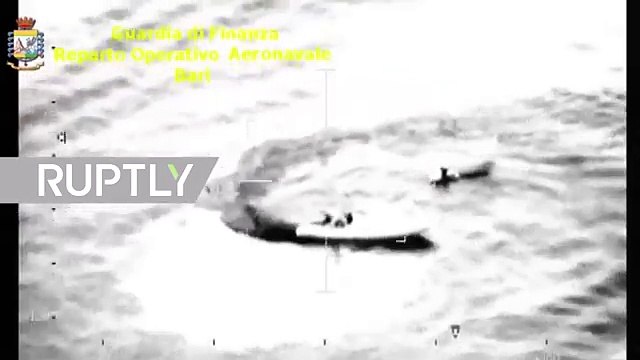 Dos narcotraficantes huyeron de funcionarios policiales usando el mar