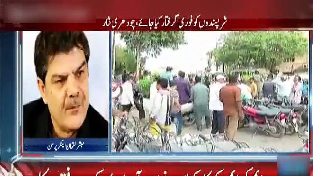 How Badly bashing Mubashir Luqman On Altaf Hussain & Analysis On MQM Workers Attack On ARY Office
