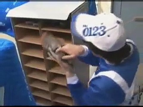 Ces déménageurs Japonais nettoient et photographient votre intérieur !