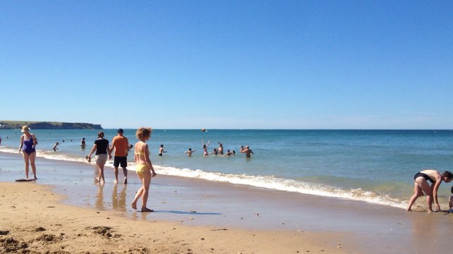 À Asnelles, la plage était le rendez-vous des touristes et des locaux pour se rafraîchir