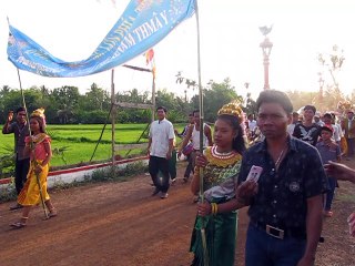 Bon Chol Chnam Thmay Nov Phum Thom - 2015