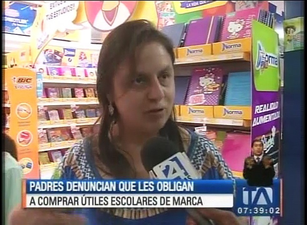 Padres denuncian que les obligan a comprar útiles escolares de marca