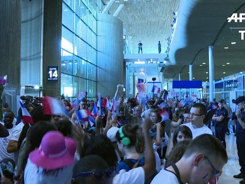 JO-2016: couple en or et boîte de nuit en plein ciel, les Bleus rentrent de Rio