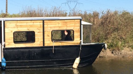 Dormir dans une péniche solaire, c'est possible !